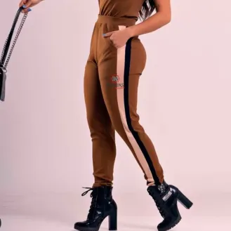 Cal�a Suede Com Bolso E Detalhe Na Lateral 