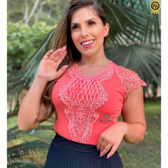 Blusas Com Pedraria e Aplica��es